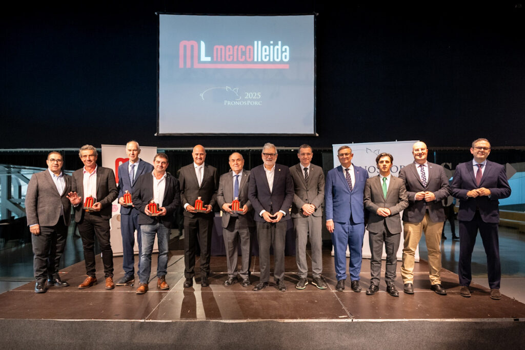 Todos los premiados y autoridades